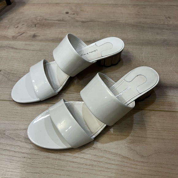 Salvatore Ferragamo White Leather‎ Slide Sandals 8.5 Gold Block Heel - Picture 2 of 5